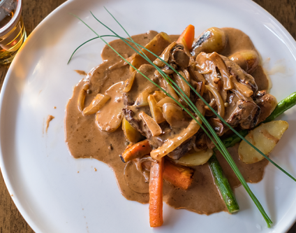 Di: Geflügelgulasch mit Kartoffeln